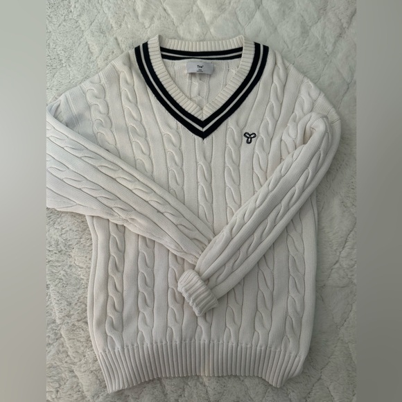 Aritzia TNA sweatshirt - Picture 3 of 3